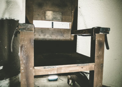 Elektrischer Stuhl als Raumdetail im Escape Room in Herten