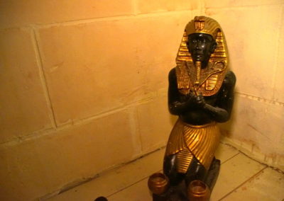 altägyptische Wächterstatue als Escape Game Raumdetail