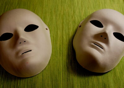 Masken im Escape Room Das ewige Licht in NRW